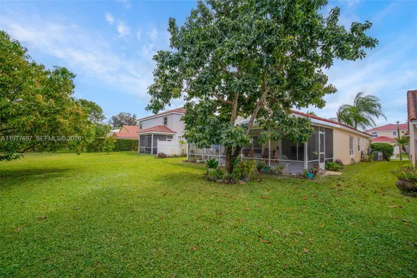 a view of a house with a yard