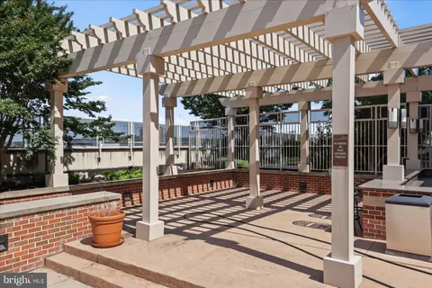$320,000 | 2451 Midtown Avenue, Unit 819, Alexandria, VA 22303