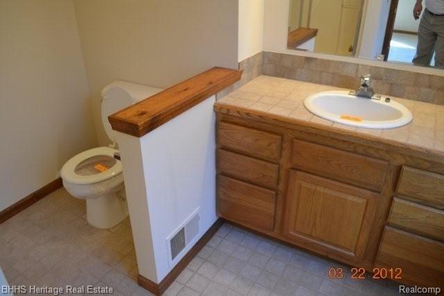 6207 Munsell Road Howell, MI 48843 - Photo 13 of 25 Master Bathroom