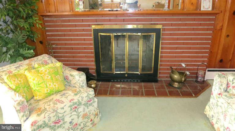 1547 South Rolling Road Baltimore, MD 21227 - Photo 3 of 26 Living Room with wood burning fireplace