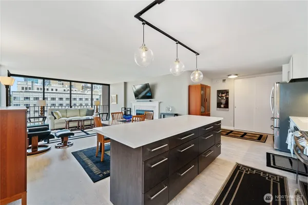 $3,950 | 1120 8th Avenue, Unit 1203, Seattle, WA 98101