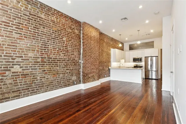 $2,000 | 204 Decatur Street, Unit 2B, New Orleans, LA 70130