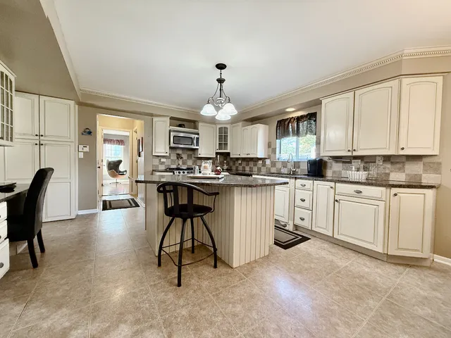 $550,000 | 1664 Brighton Drive, Mundelein, IL 60060