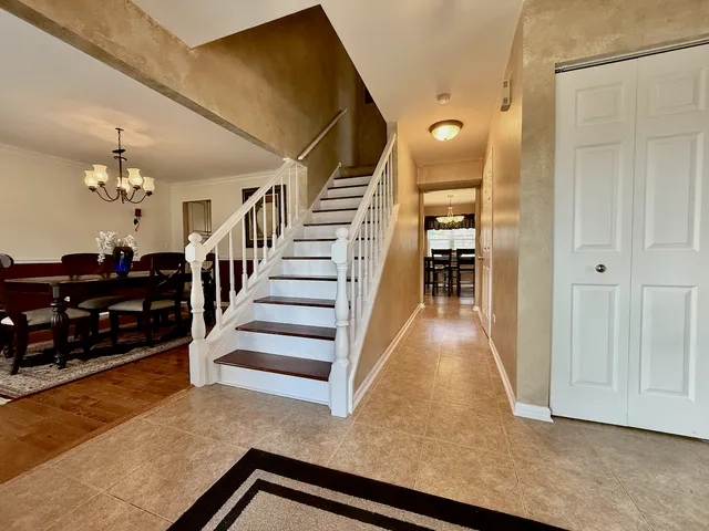 $550,000 | 1664 Brighton Drive, Mundelein, IL 60060