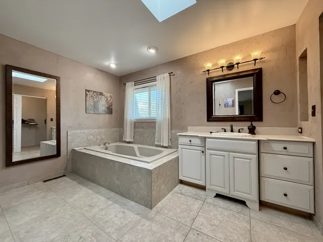 $550,000 | 1664 Brighton Drive, Mundelein, IL 60060