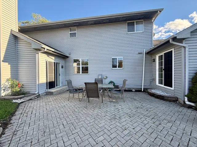 $550,000 | 1664 Brighton Drive, Mundelein, IL 60060