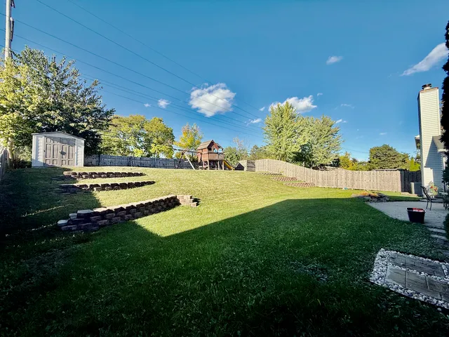 $550,000 | 1664 Brighton Drive, Mundelein, IL 60060