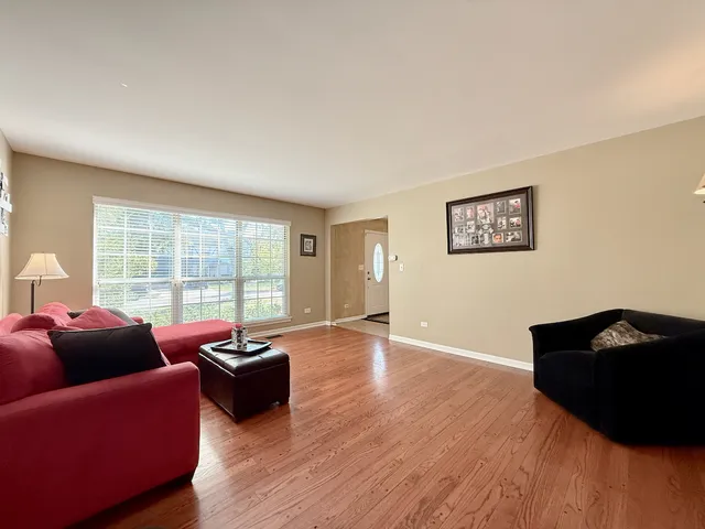 $550,000 | 1664 Brighton Drive, Mundelein, IL 60060