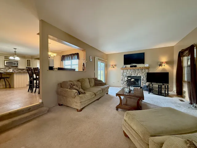 $550,000 | 1664 Brighton Drive, Mundelein, IL 60060