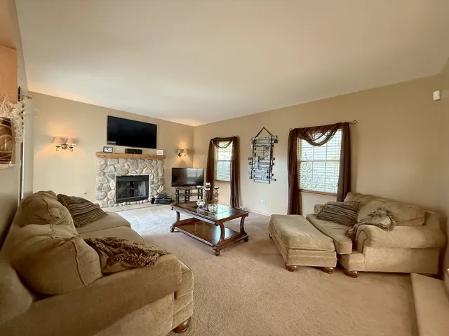 $550,000 | 1664 Brighton Drive, Mundelein, IL 60060
