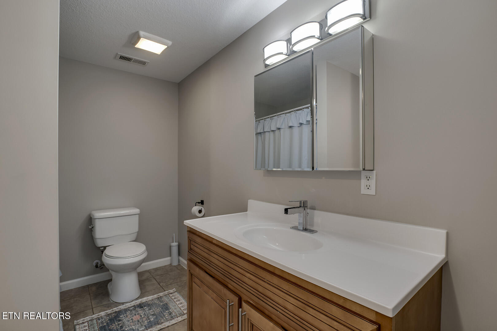 417 River Road Loudon, TN 37774 - Photo 40 of 60 Guest Bath 2