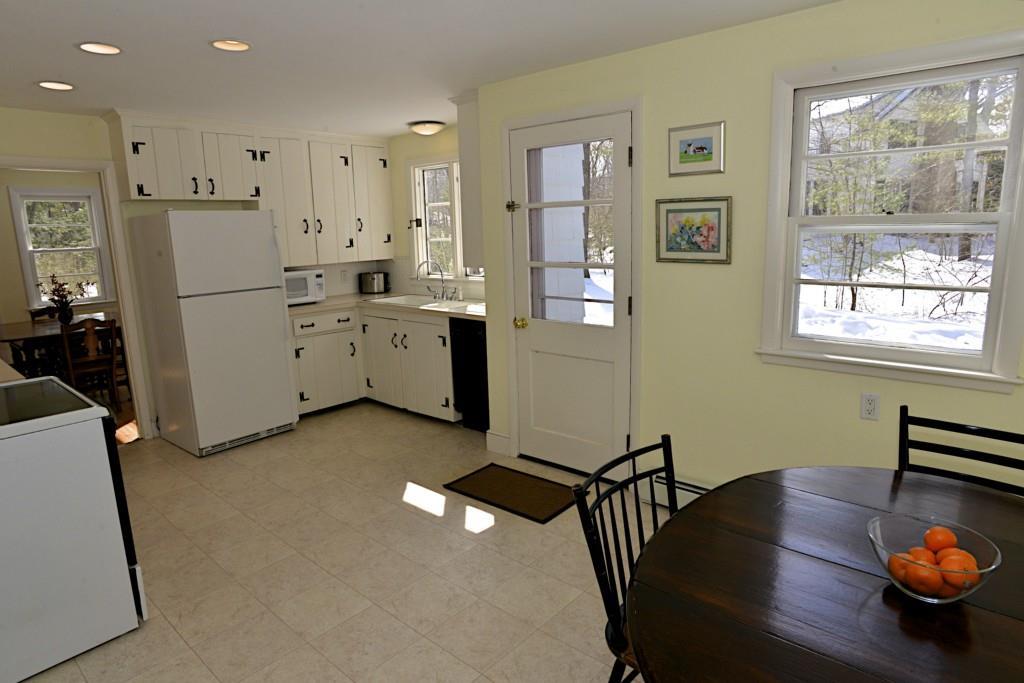 2 Waverly Road Cape Elizabeth, ME 04107 - Photo 8 of 17 Photo
