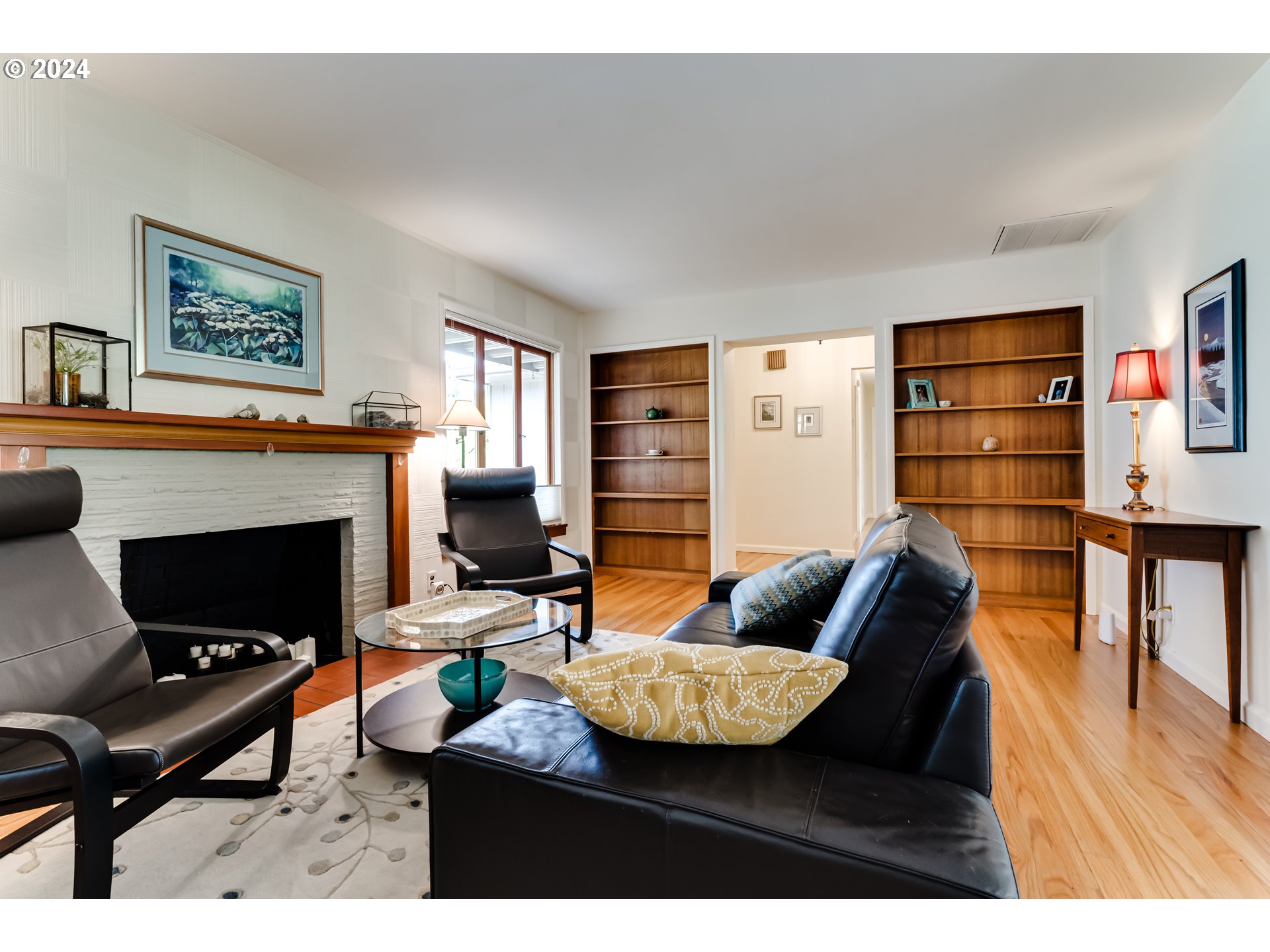 320 Palomino Drive Eugene, OR 97401 - Photo 2 of 25 Living Room