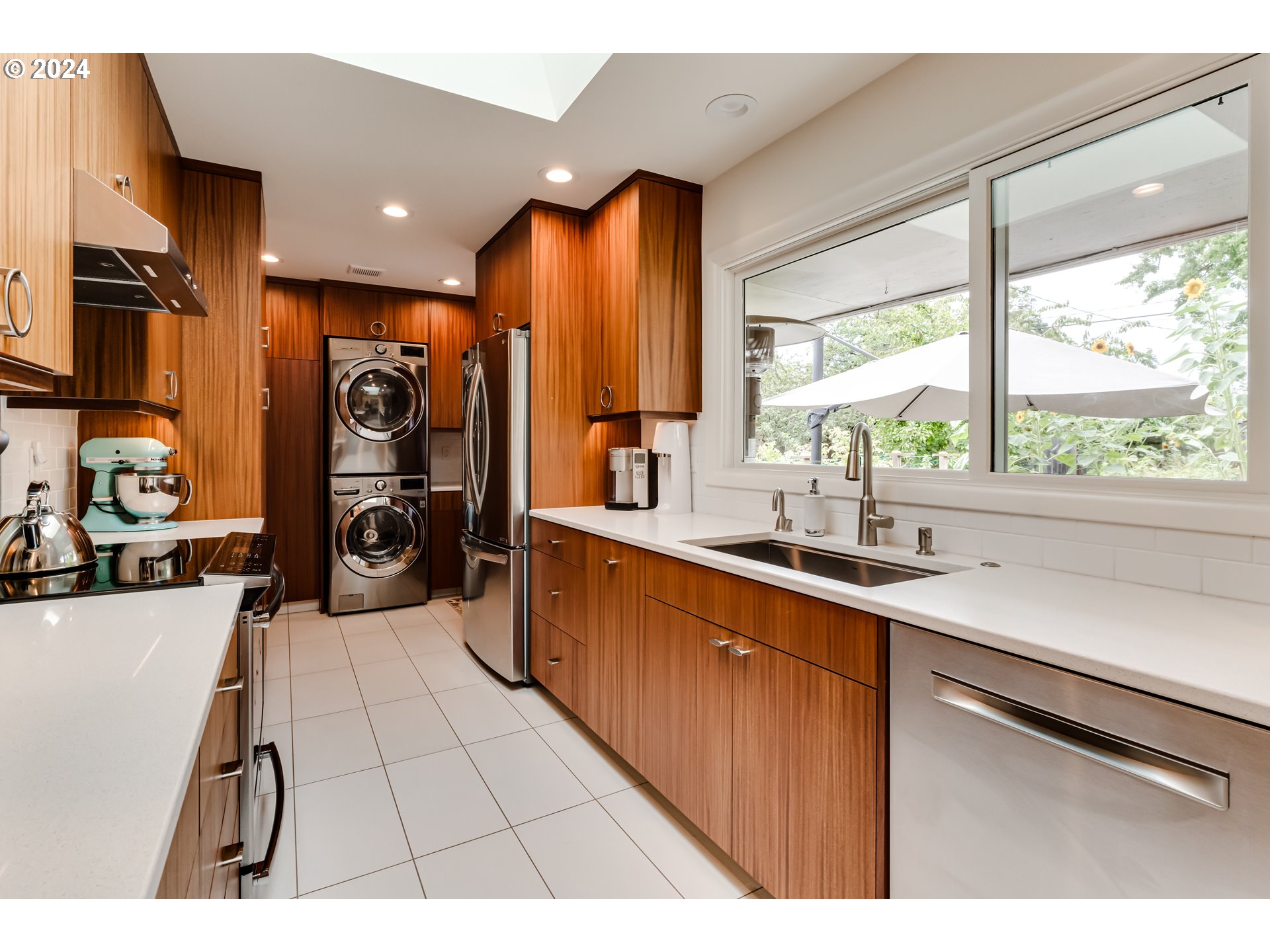 320 Palomino Drive Eugene, OR 97401 - Photo 7 of 25 Kitchen