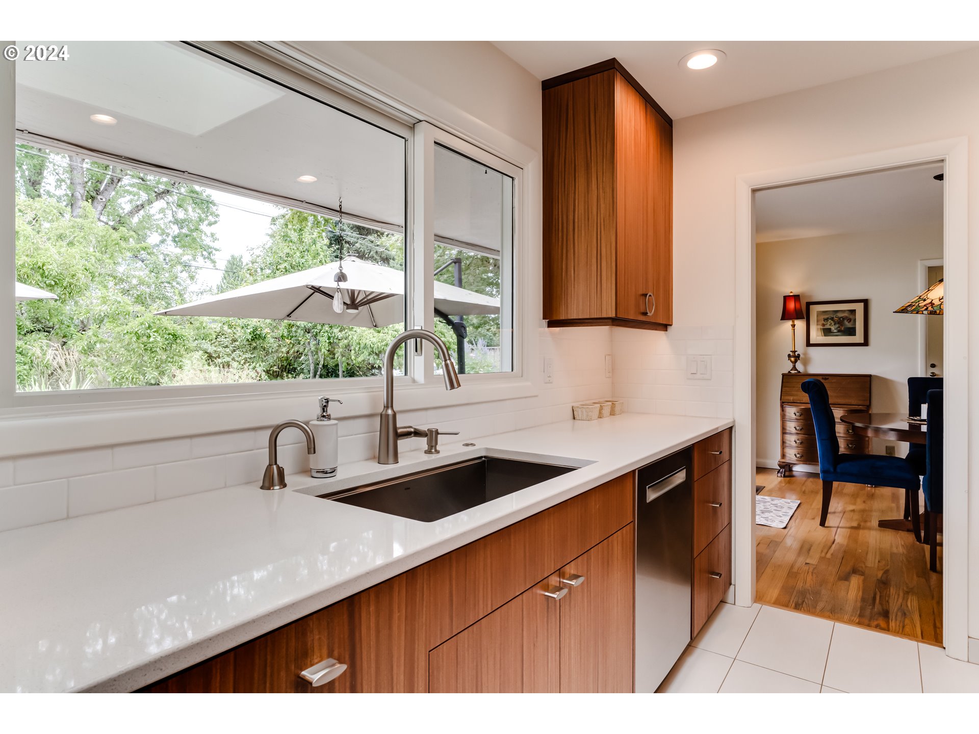 320 Palomino Drive Eugene, OR 97401 - Photo 9 of 25 Kitchen