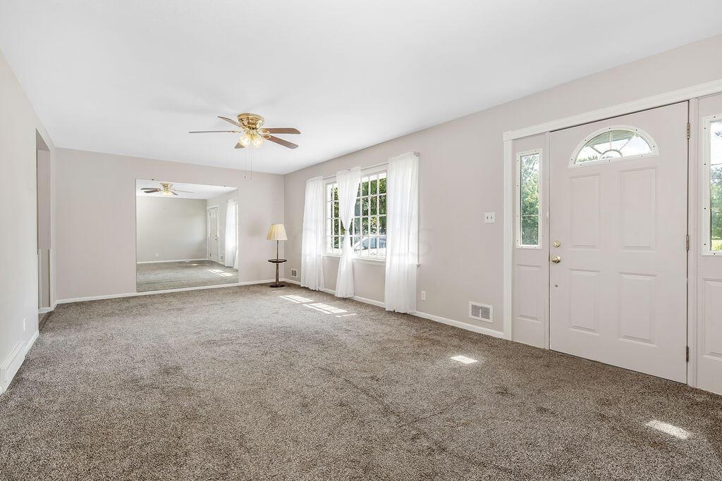 885 Bernhard Road Whitehall, OH 43213 - Photo 5 of 48 3-LivingRoom