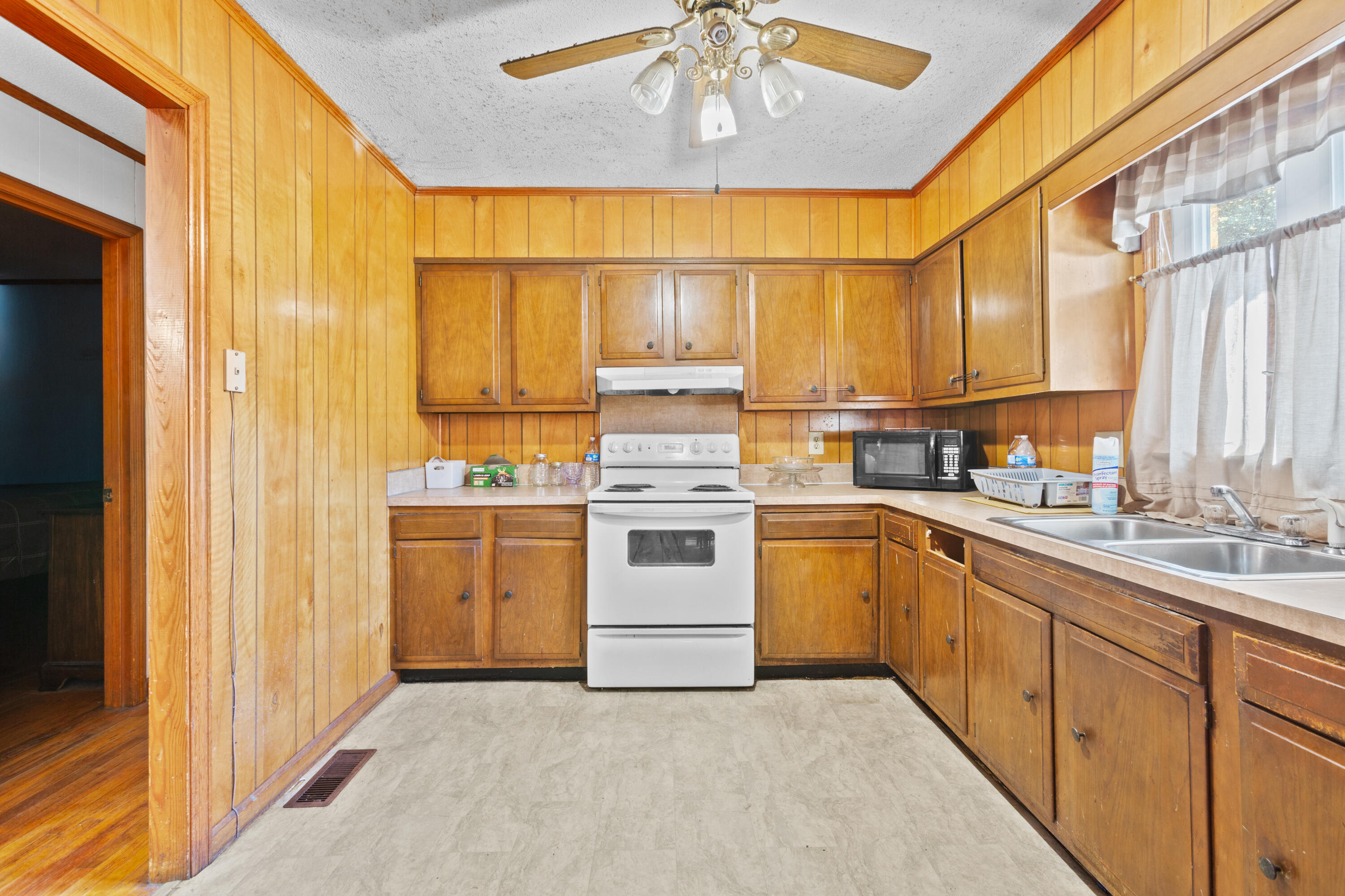 1225 Old Mill Road St. Stephen, SC 29479 - Photo 6 of 20 1225OldMillRd.NicoleBurbgePhoto-11