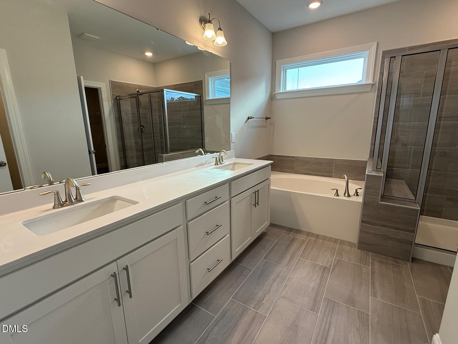 332 Canyon Gap Way Raleigh, NC 27610 - Photo 13 of 36 3e30dce4-ca3c-4d29-b0e2-c1fe9feaec75