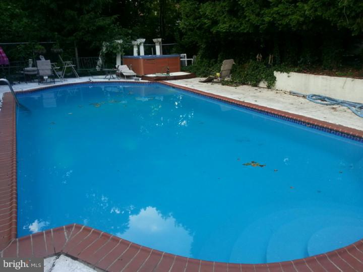 643 Charette Road Philadelphia, PA 19115 - Photo 2 of 5