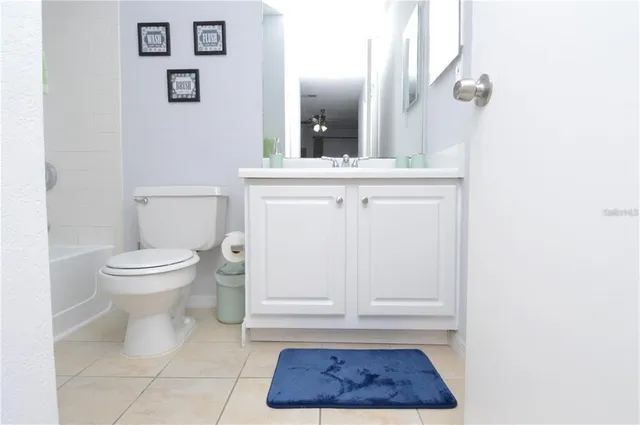 a view of a tennis court