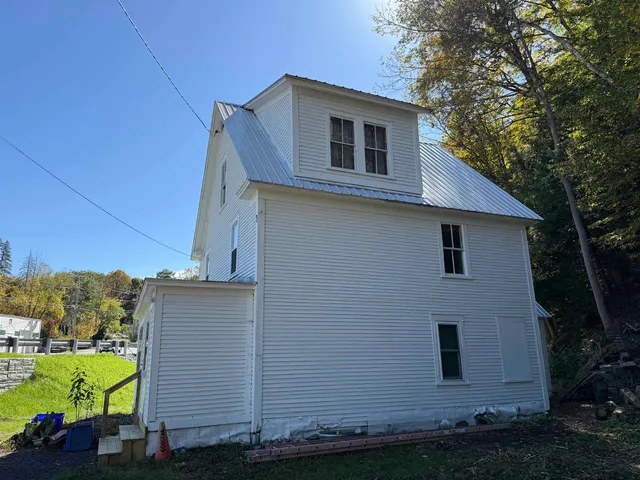 $165,000 | 3 Chester Road, Springfield, VT 05156