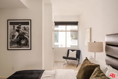 $1,395,000 | 121 South Palm Drive, Unit 401, Beverly Hills, CA 90212