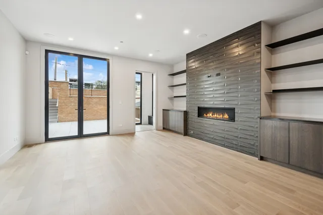 $1,999,999 | 2434 West Superior Street, Chicago, IL 60612