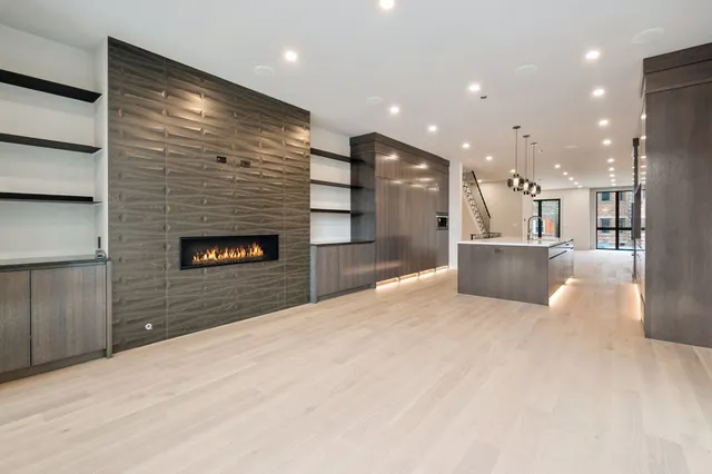 $1,999,999 | 2434 West Superior Street, Chicago, IL 60612