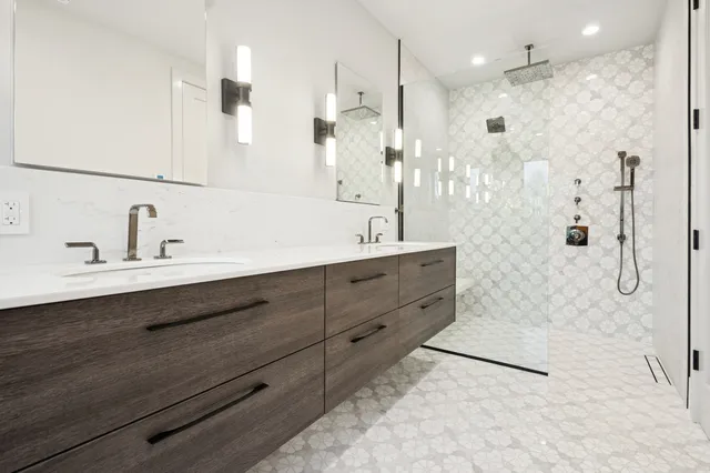 $1,999,999 | 2434 West Superior Street, Chicago, IL 60612