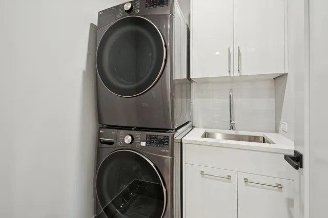 $1,999,999 | 2434 West Superior Street, Chicago, IL 60612