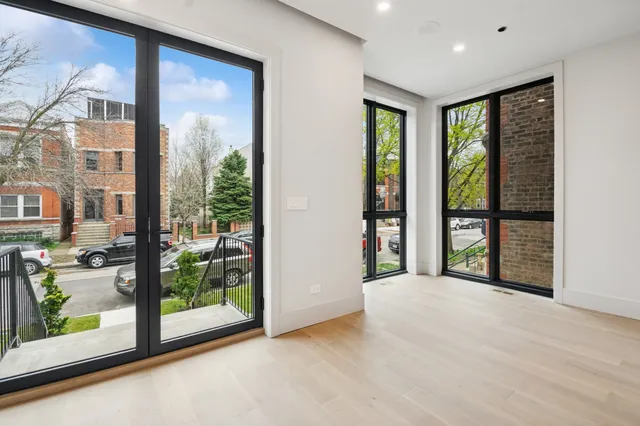 $1,999,999 | 2434 West Superior Street, Chicago, IL 60612