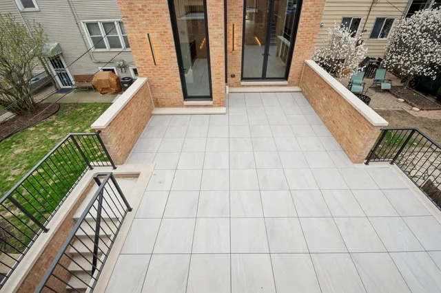 $1,999,999 | 2434 West Superior Street, Chicago, IL 60612