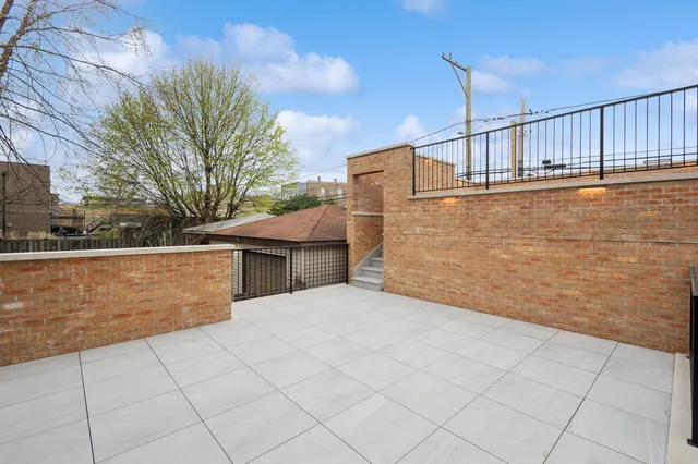 $1,999,999 | 2434 West Superior Street, Chicago, IL 60612