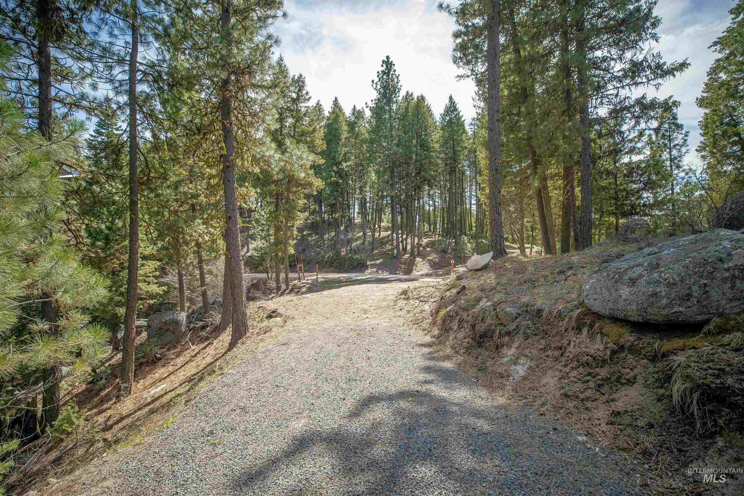 1562 Crown Point Parkway Cascade, ID 83611 - Photo 12 of 22