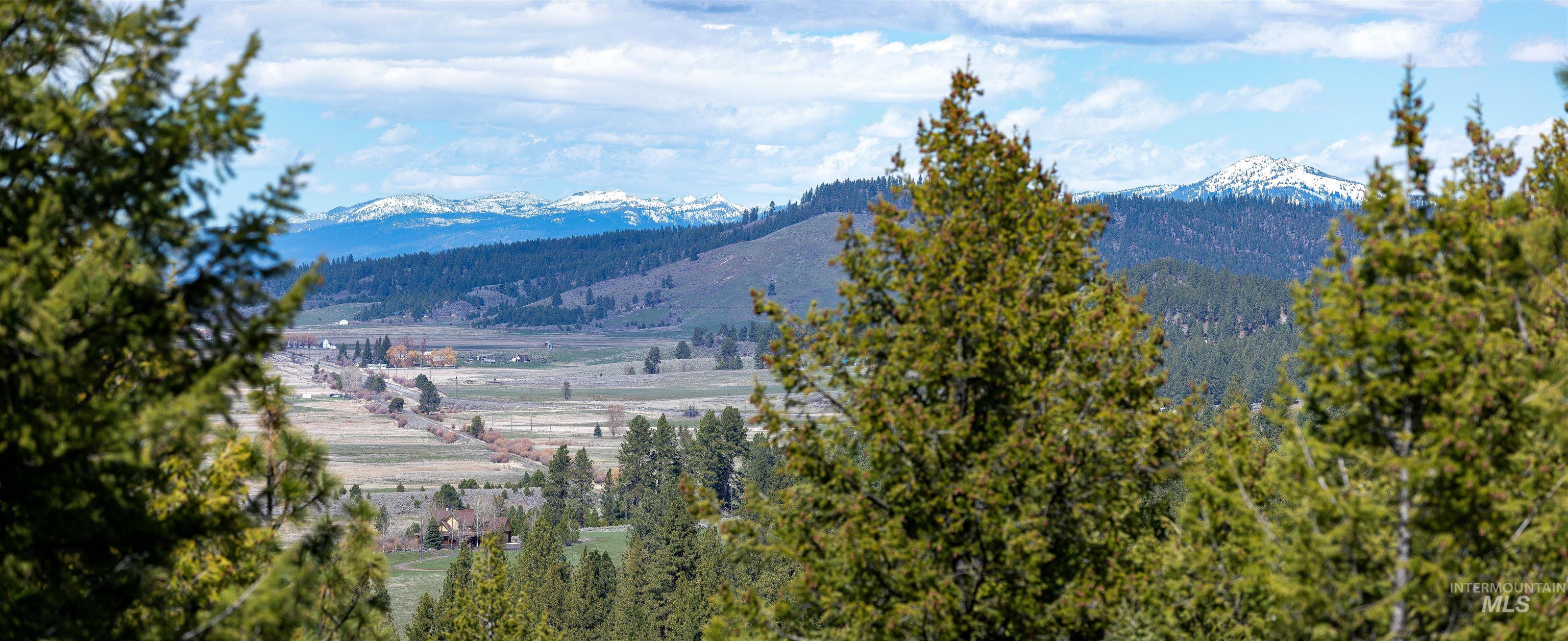 1562 Crown Point Parkway Cascade, ID 83611 - Photo 4 of 22