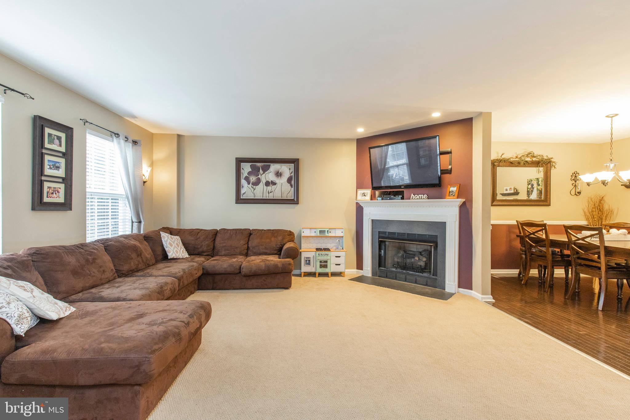 238 Springvalley Way Aston, PA 19014 - Photo 1 of 34 Gallery Image 1
