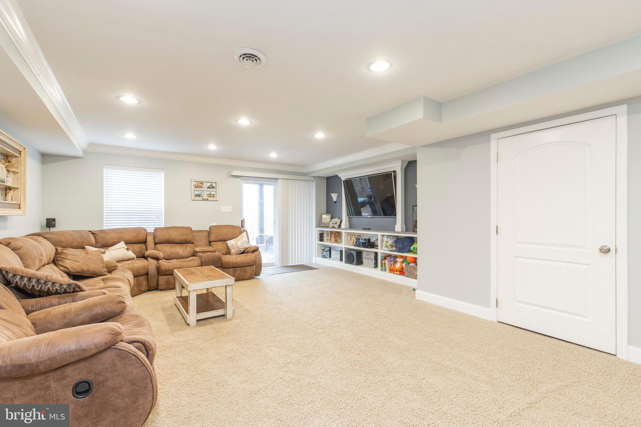 238 Springvalley Way Aston, PA 19014 - Photo 15 of 34 Gallery Image 15