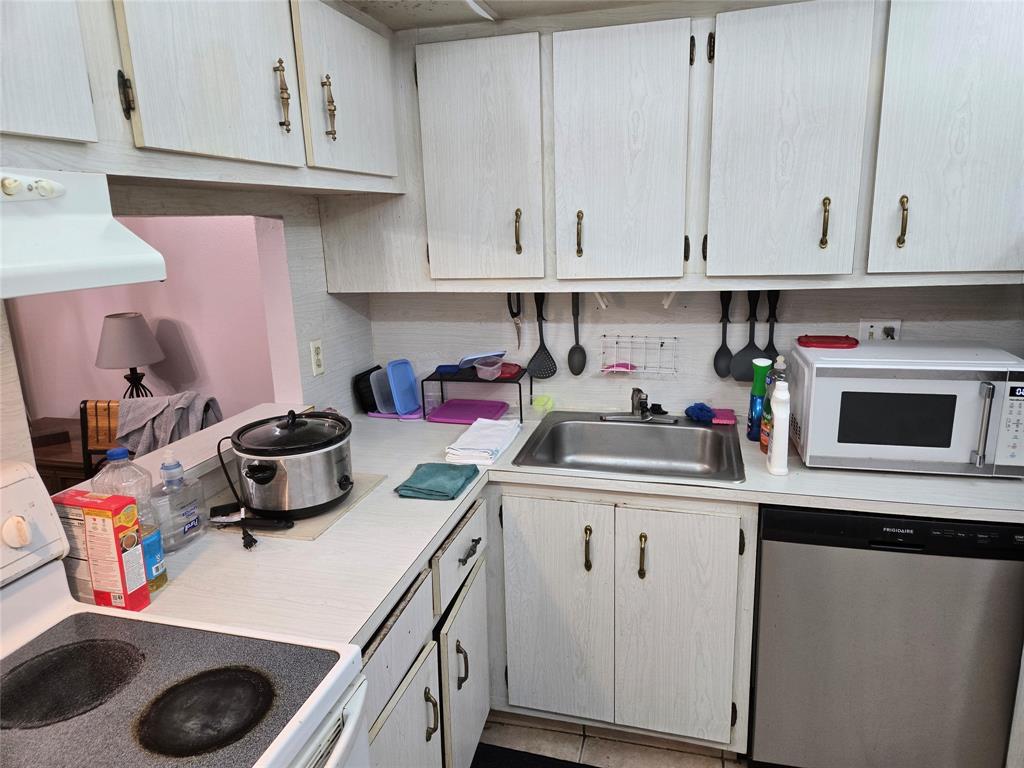 3080 Holiday Springs Boulevard, Unit 209 Margate, FL 33063 - Photo 4 of 5