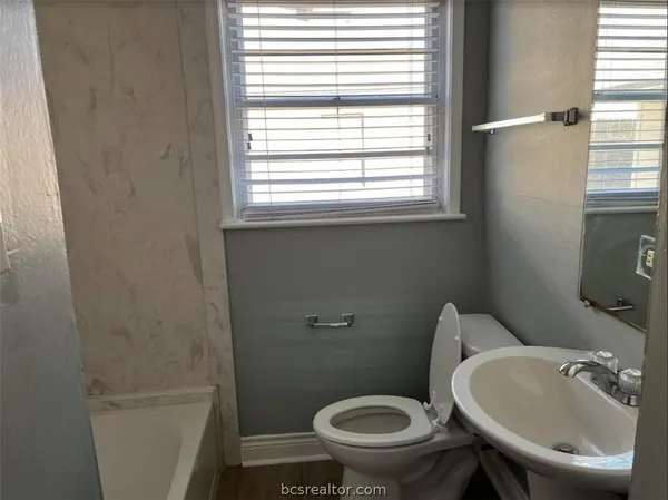 $319,900 | 212 Inlow Boulevard, Bryan, TX 77801