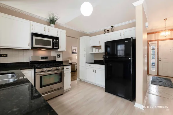 $409,500 | 3540 Fairfax Court West, Aurora, IL 60504