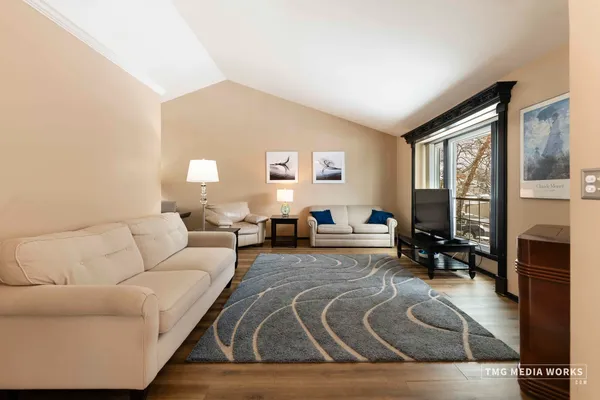 $409,500 | 3540 Fairfax Court West, Aurora, IL 60504