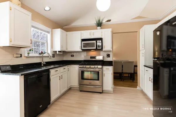 $409,500 | 3540 Fairfax Court West, Aurora, IL 60504