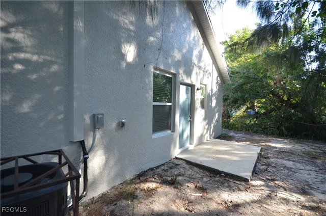 $2,300 | 3306 Bassie Court, Fort Myers, FL 33916