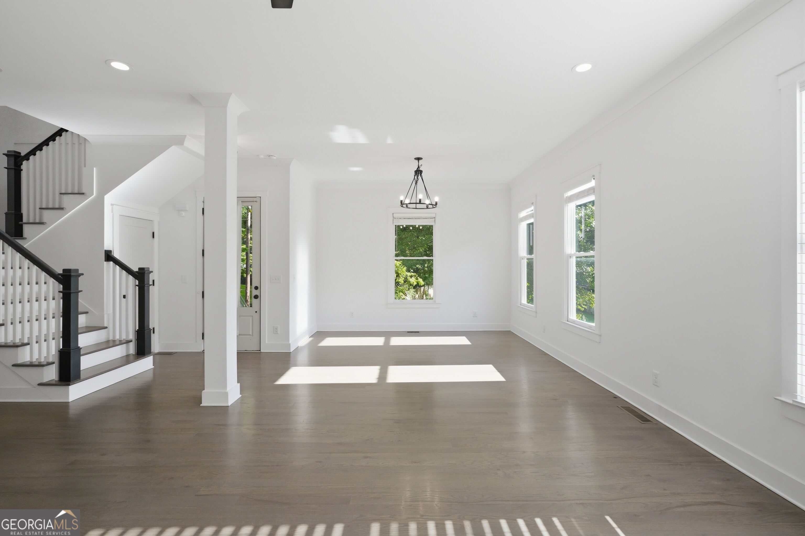 330 Nolan Street Southeast Atlanta, GA 30315 - Photo 4 of 31 Virtually Staged