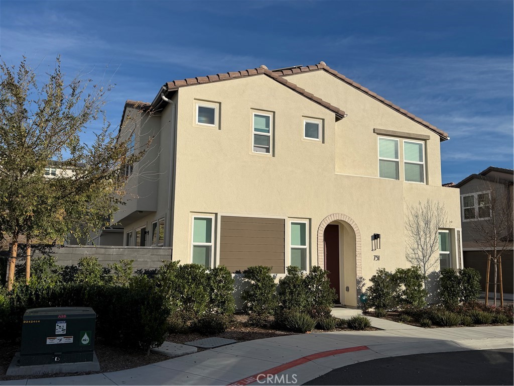 731 Jasper Street Rancho Mission Viejo, CA 92694 - Photo 2 of 14 front view of a house with a yard