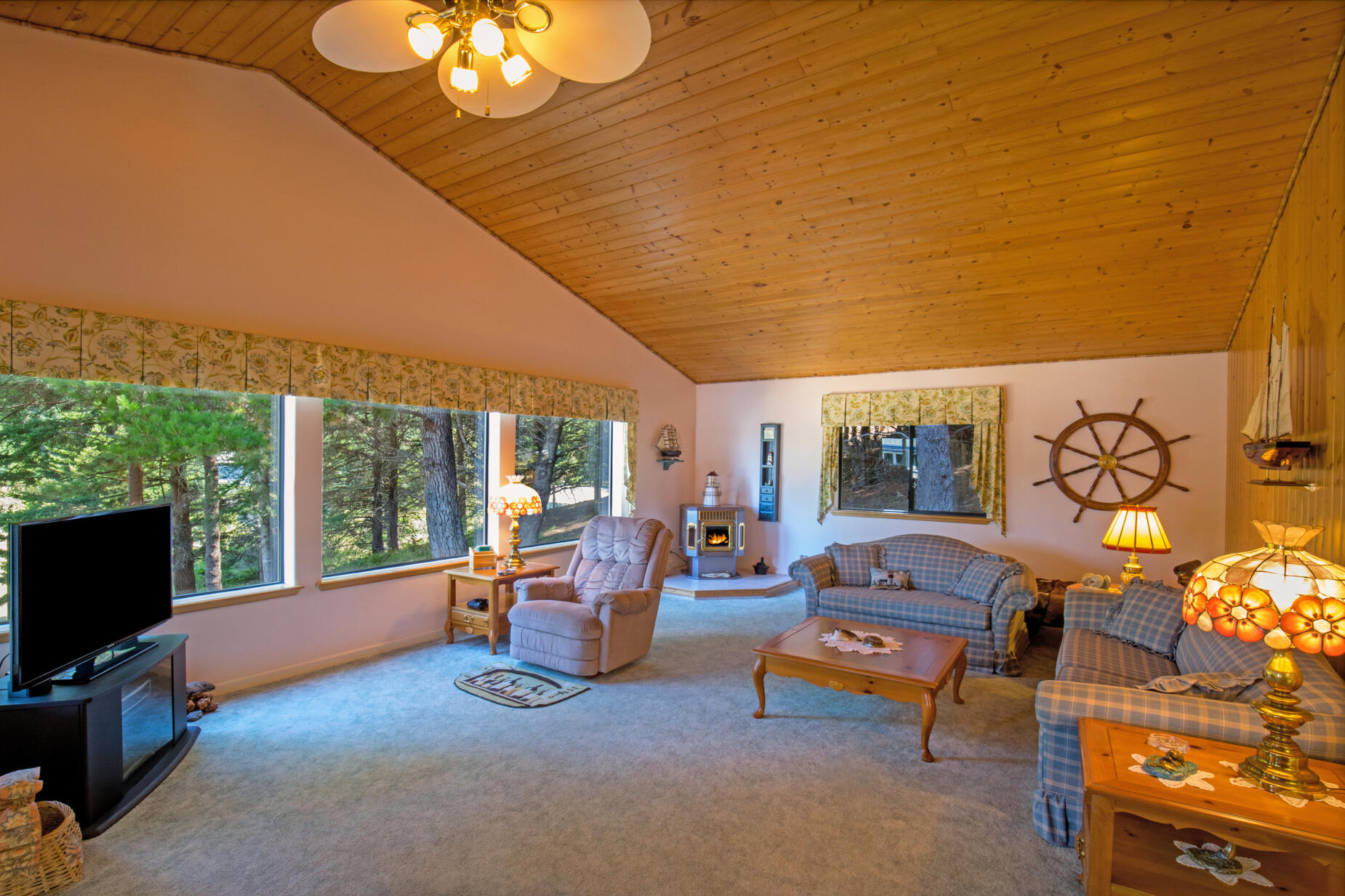 1001 Spring Road Whitethorn, CA 95589 - Photo 4 of 10