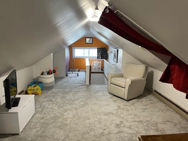 $3,950 | 3016 Thayer Street, Evanston, IL 60201