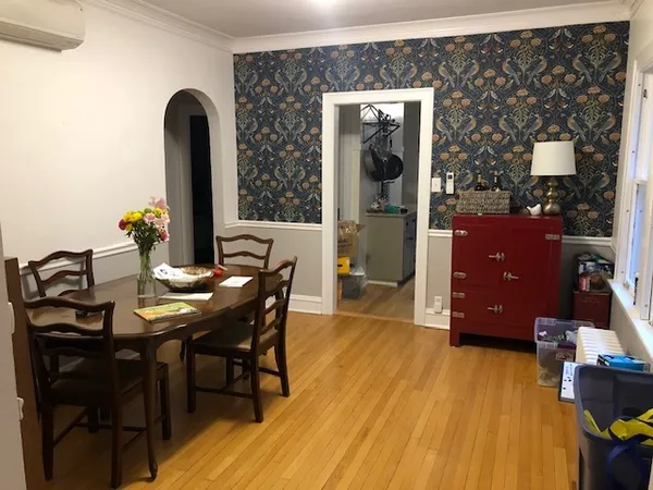 $3,950 | 3016 Thayer Street, Evanston, IL 60201