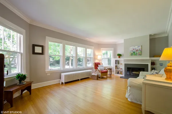 $3,950 | 3016 Thayer Street, Evanston, IL 60201