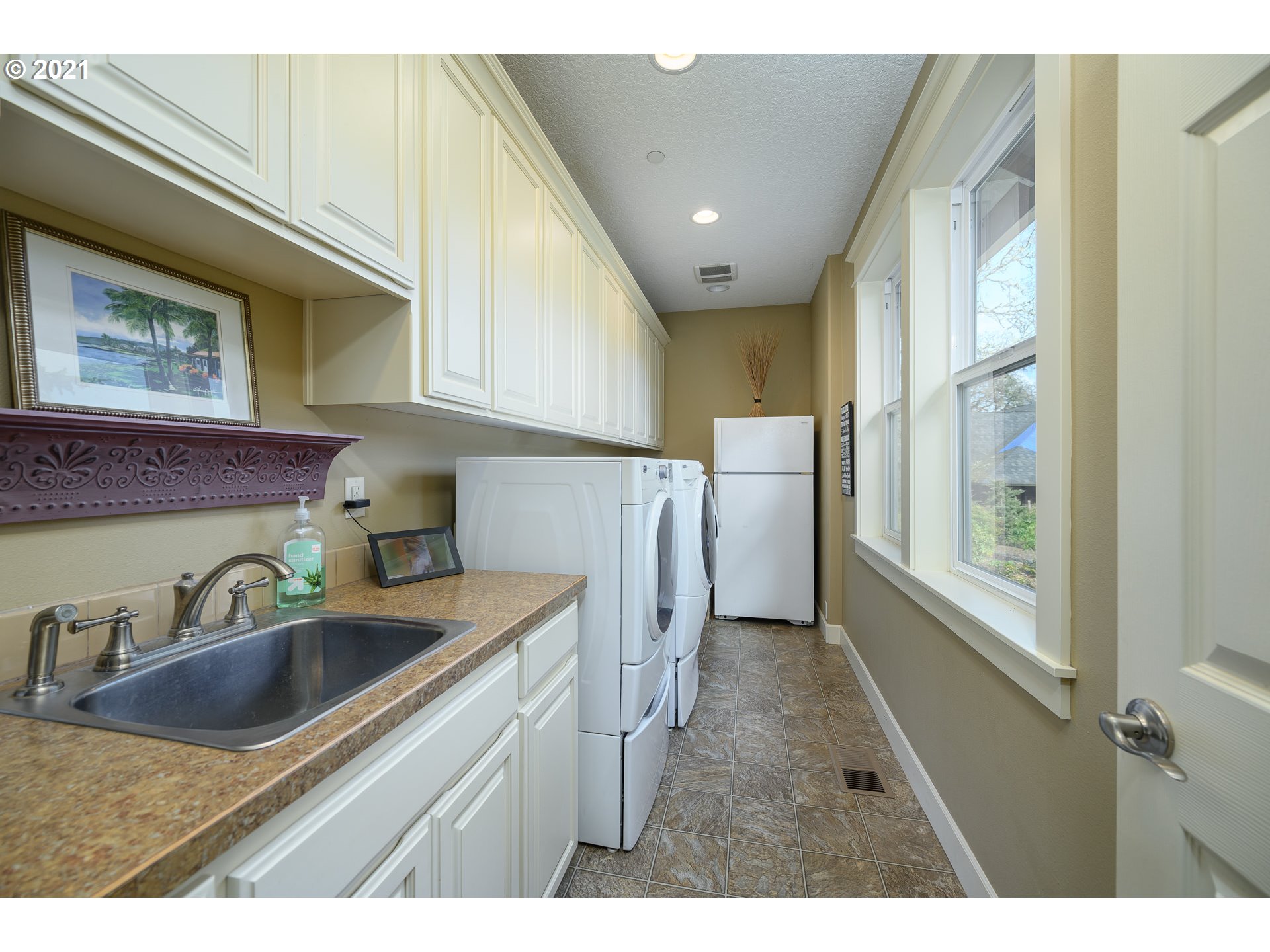 12165 Northwest Fox Ridge Road McMinnville, OR 97128 - Photo 16 of 32 Gallery Image 16